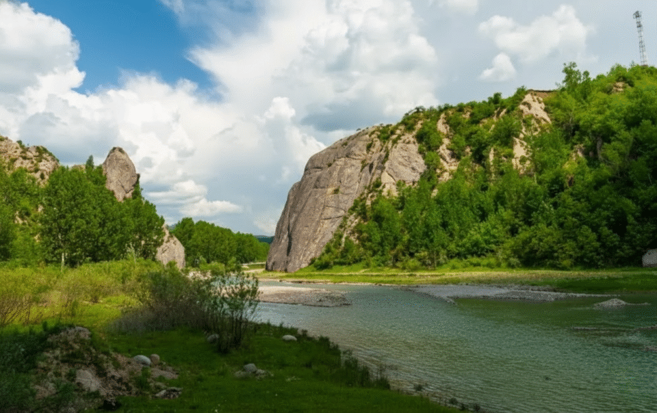 cheile doftanei - formatiune de origine carstica din Romania - Valea raului Doftana
